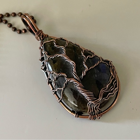 ARTISAN Labradorite Copper Wire Wrapped Tree of Life Pendant Necklace - Picture 11 of 13